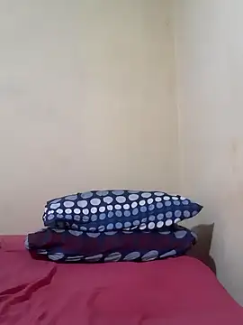 Snapshot of Sexy-queen99xx chatting on 02/18/25, 07:43 Sexy-queen99xx online show from 02/18/25, 07:43