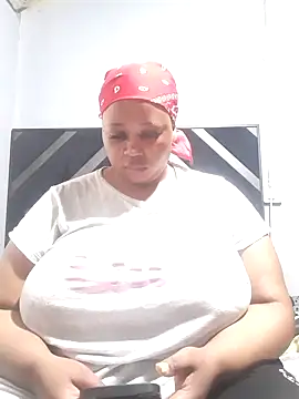 Snapshot of Sexy-queen99xx chatting on 09/21/25, 07:43 Sexy-queen99xx online show from 09/21/25, 07:43