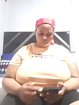 Snapshot of Sexy-queen99xx chatting on 09/22/25, 07:43 Sexy-queen99xx online show from 09/22/25, 07:43