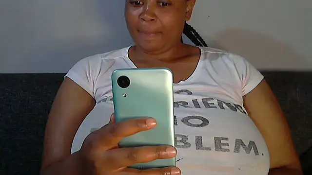 Snapshot of Sexy-queen99xx chatting on 10/27/25, 07:56 Sexy-queen99xx online show from 10/27/25, 07:56