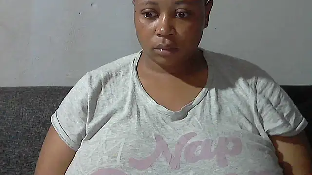 Snapshot of Sexy-queen99xx chatting on 11/14/25, 01:15 Sexy-queen99xx online show from 11/14/25, 01:15