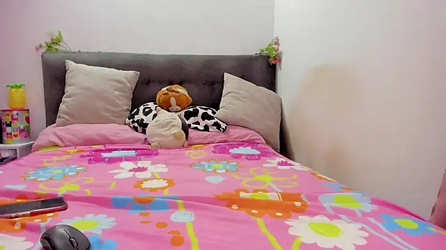 Snapshot of AnnieBellee chatting on 09/19/25, 08:31 AnnieBellee online show from 09/19/25, 08:31