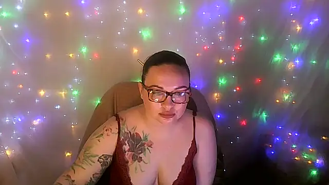 Snapshot of Victoria_Marks chatting on 06/15/26, 12:18 Victoria Marks online show from 06/15/26, 12:18