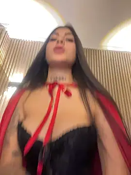 Snapshot of Sarasanders_4 chatting on 10/29/25, 02:03 Sarasanders 4 online show from 10/29/25, 02:03