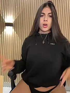 Snapshot of Sarasanders_4 chatting on 11/06/25, 03:51 Sarasanders 4 online show from 11/06/25, 03:51