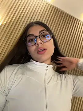 Snapshot of Sarasanders_4 chatting on 11/12/25, 02:45 Sarasanders 4 online show from 11/12/25, 02:45