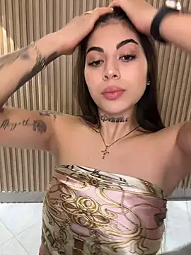 Snapshot of Sarasanders_4 chatting on 11/23/25, 05:29 Sarasanders 4 online show from 11/23/25, 05:29