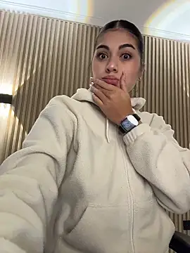 Snapshot of Sarasanders_4 chatting on 11/25/25, 02:55 Sarasanders 4 online show from 11/25/25, 02:55