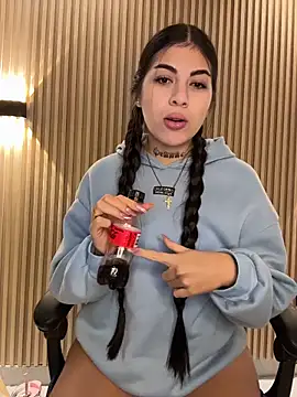 Snapshot of Sarasanders_4 chatting on 12/03/25, 05:04 Sarasanders 4 online show from 12/03/25, 05:04