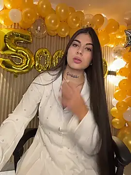 Snapshot of Sarasanders_4 chatting on 12/20/25, 05:58 Sarasanders 4 online show from 12/20/25, 05:58