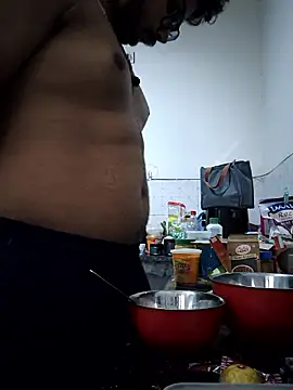 Snapshot of thebrownboi01 chatting on 11/13/25, 01:15 thebrownboi01 online show from 11/13/25, 01:15