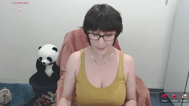 Snapshot of Ammillia chatting on 12/02/24, 03:58 Ammillia online show from 12/02/24, 03:58
