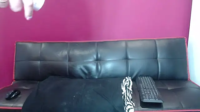 Young Strawberryy online show from 02/20/25, 01:40