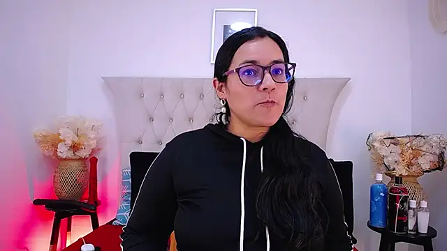 Snapshot of MIchelMomet chatting on 01/04/25, 02:35 MIchelMomet online show from 01/04/25, 02:35