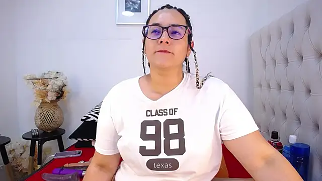 Snapshot of MIchelMomet chatting on 01/27/25, 11:00 MIchelMomet online show from 01/27/25, 11:00