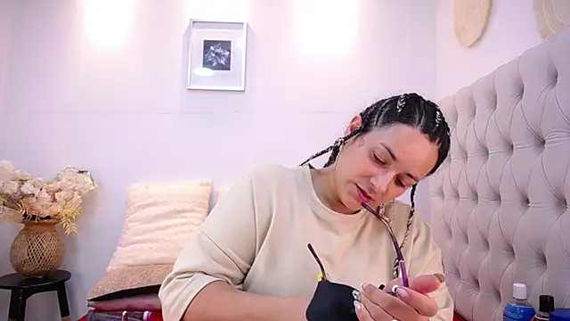 Snapshot of MIchelMomet chatting on 01/30/25, 01:42 MIchelMomet online show from 01/30/25, 01:42