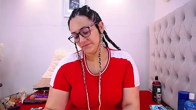 Snapshot of MIchelMomet chatting on 01/31/25, 09:59 MIchelMomet online show from 01/31/25, 09:59