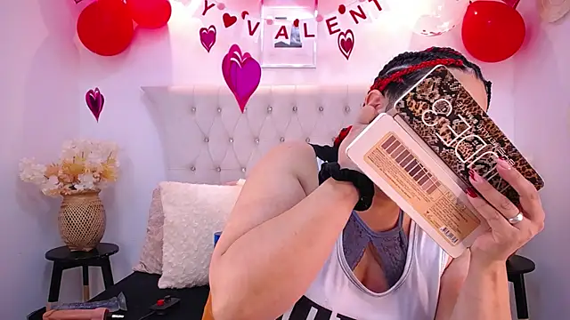 Snapshot of MIchelMomet chatting on 02/10/25, 01:01 MIchelMomet online show from 02/10/25, 01:01