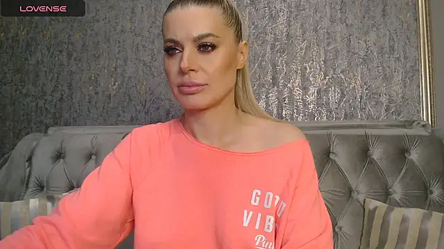 Snapshot of BlondieStar chatting on 02/04/26, 11:42 BlondieStar online show from 02/04/26, 11:42