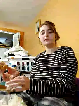 Snowbunnycake 131 online show from 12/07/24, 06:37