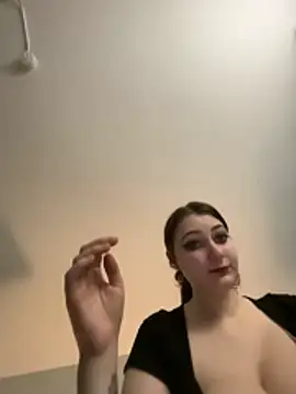 Snowbunnycake 131 online show from 10/29/25, 10:11