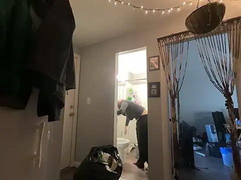 Snowbunnycake 131 online show from 11/11/25, 11:27