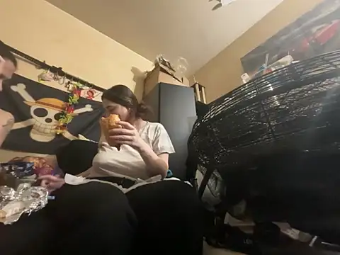 Snapshot of Snowbunnycake_131 chatting on 03/15/26, 03:12 Snowbunnycake 131 online show from 03/15/26, 03:12