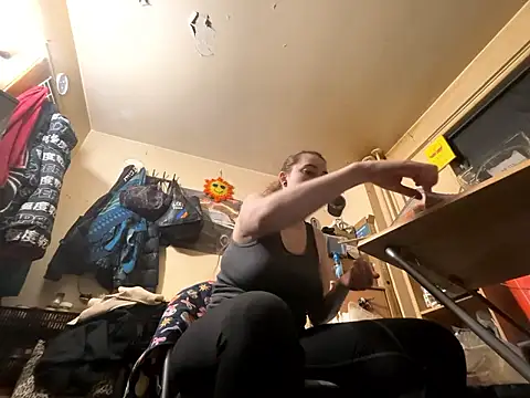 Snapshot of Snowbunnycake_131 chatting on 04/06/26, 05:30 Snowbunnycake 131 online show from 04/06/26, 05:30