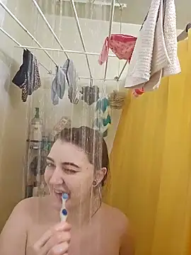 Snapshot of Snowbunnycake_131 chatting on 04/21/26, 01:17 Snowbunnycake 131 online show from 04/21/26, 01:17