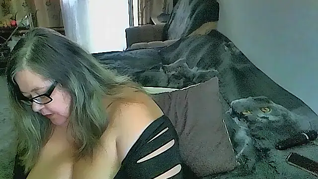 Snapshot of sex2 chatting on 04/28/26, 02:27 sex2 online show from 04/28/26, 02:27