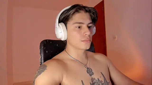 Snapshot of Giordano_Russo chatting on 12/19/25, 06:59 Giordano Russo online show from 12/19/25, 06:59