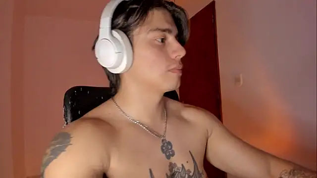 Snapshot of Giordano_Russo chatting on 12/20/25, 08:27 Giordano Russo online show from 12/20/25, 08:27