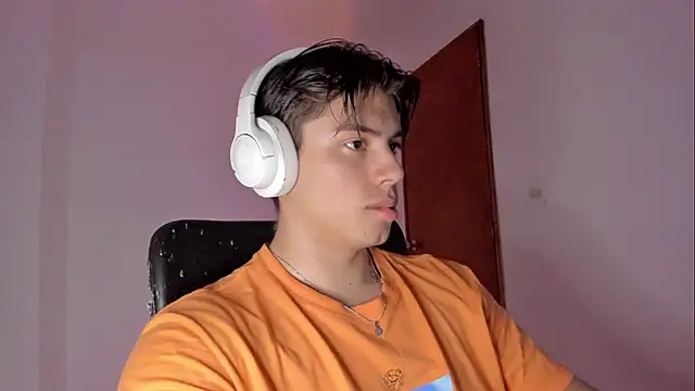 Snapshot of Giordano_Russo chatting on 02/13/26, 12:39 Giordano Russo online show from 02/13/26, 12:39