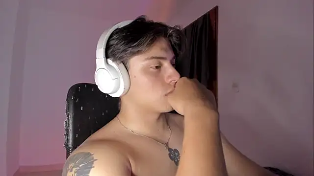 Snapshot of Giordano_Russo chatting on 02/18/26, 11:33 Giordano Russo online show from 02/18/26, 11:33