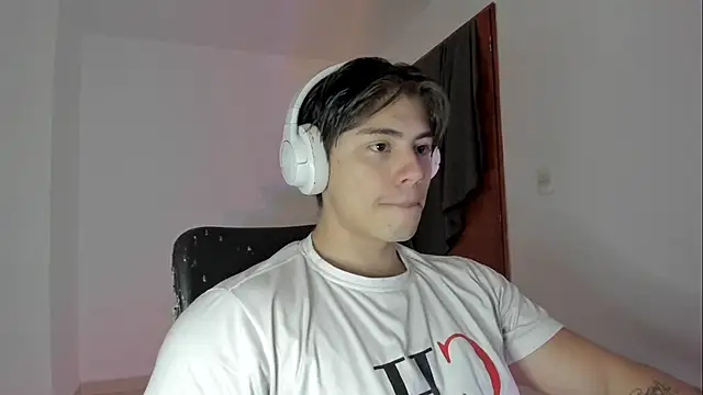 Snapshot of Giordano_Russo chatting on 02/19/26, 08:05 Giordano Russo online show from 02/19/26, 08:05