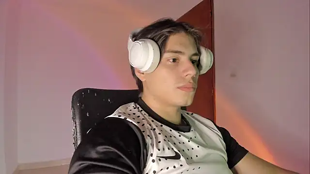 Snapshot of Giordano_Russo chatting on 03/08/26, 02:04 Giordano Russo online show from 03/08/26, 02:04