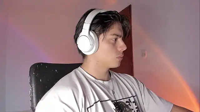 Snapshot of Giordano_Russo chatting on 03/11/26, 10:49 Giordano Russo online show from 03/11/26, 10:49