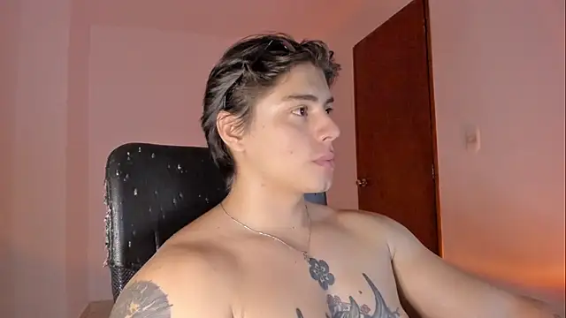 Snapshot of Giordano_Russo chatting on 04/06/26, 04:46 Giordano Russo online show from 04/06/26, 04:46