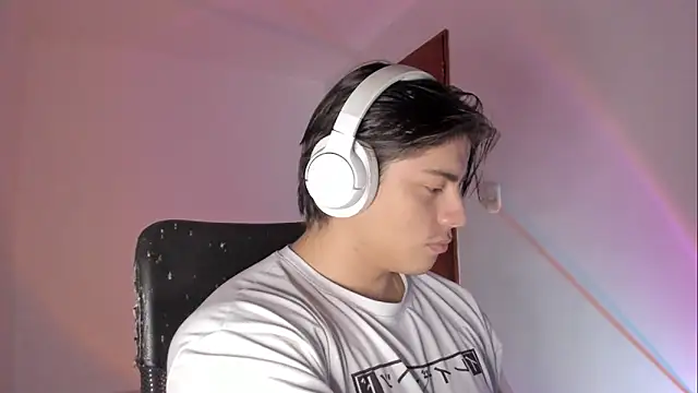 Snapshot of Giordano_Russo chatting on 04/11/26, 01:43 Giordano Russo online show from 04/11/26, 01:43