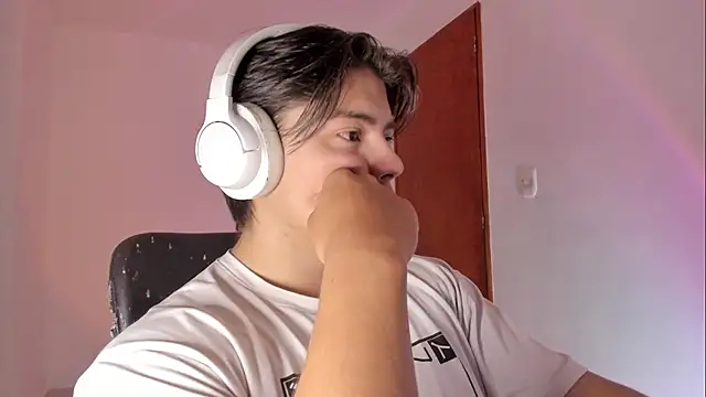 Snapshot of Giordano_Russo chatting on 04/11/26, 02:43 Giordano Russo online show from 04/11/26, 02:43