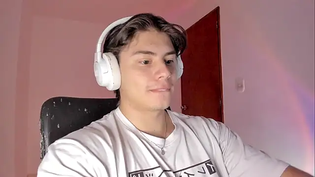 Snapshot of Giordano_Russo chatting on 04/16/26, 05:25 Giordano Russo online show from 04/16/26, 05:25