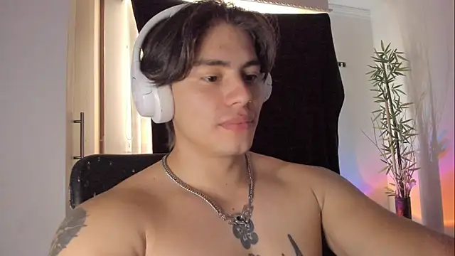 Snapshot of Giordano_Russo chatting on 05/11/26, 04:04 Giordano Russo online show from 05/11/26, 04:04