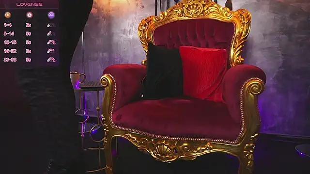 Snapshot of EmpressDesires chatting on 12/29/24, 09:39 EmpressDesires online show from 12/29/24, 09:39