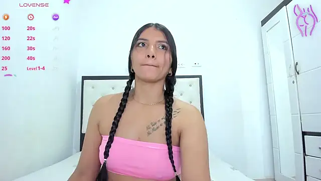 Snapshot of CuteLatinaxx chatting on 09/21/25, 09:22 CuteLatinaxx online show from 09/21/25, 09:22