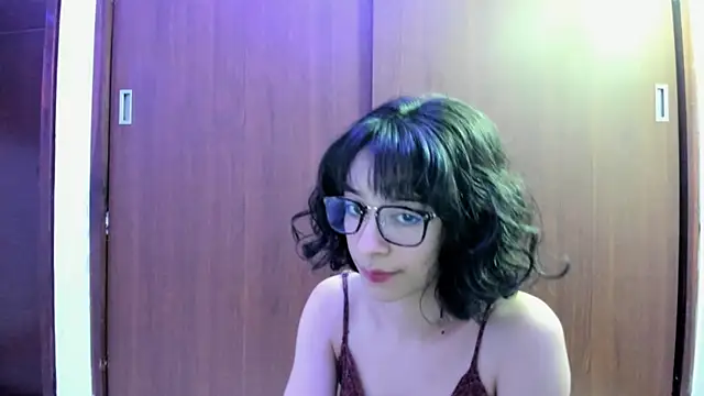 Snapshot of _Lunnaa_ chatting on 12/08/24, 03:43  Lunnaa  online show from 12/08/24, 03:43