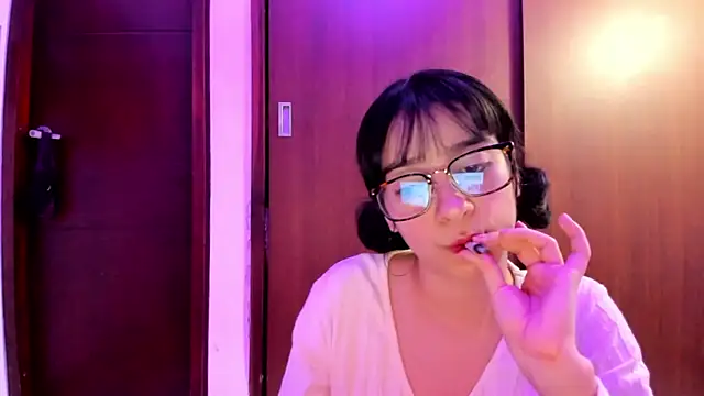Snapshot of _Lunnaa_ chatting on 12/18/24, 03:26  Lunnaa  online show from 12/18/24, 03:26