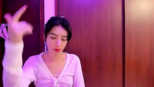 Snapshot of _Lunnaa_ chatting on 02/03/25, 01:19  Lunnaa  online show from 02/03/25, 01:19