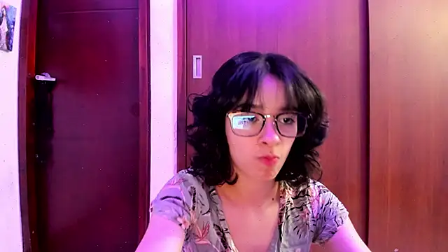 Snapshot of _Lunnaa_ chatting on 02/10/25, 12:41  Lunnaa  online show from 02/10/25, 12:41