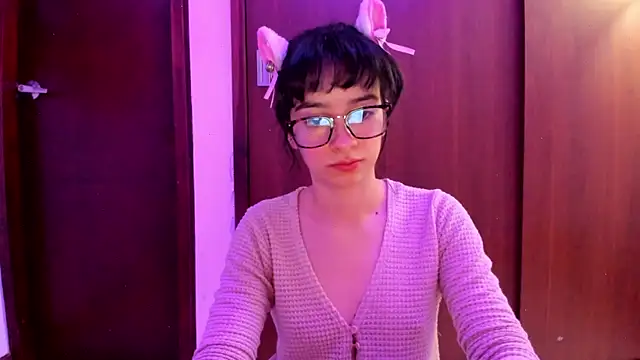 Snapshot of _Lunnaa_ chatting on 03/03/25, 12:48  Lunnaa  online show from 03/03/25, 12:48
