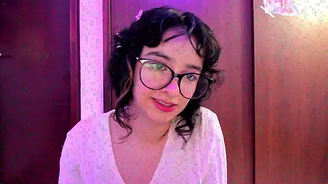 Snapshot of _Lunnaa_ chatting on 09/26/25, 10:36  Lunnaa  online show from 09/26/25, 10:36